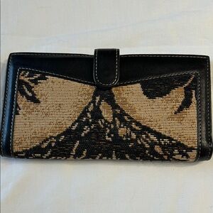 Elegant Black and Tan Tapestry Wallet